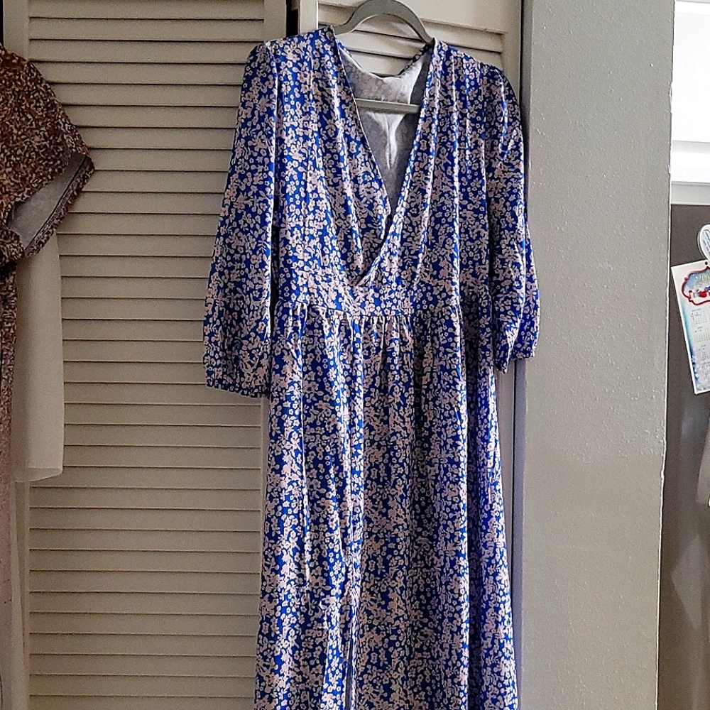 Maxi three quarter sleeve v neck blue pale cream flowered new dress.